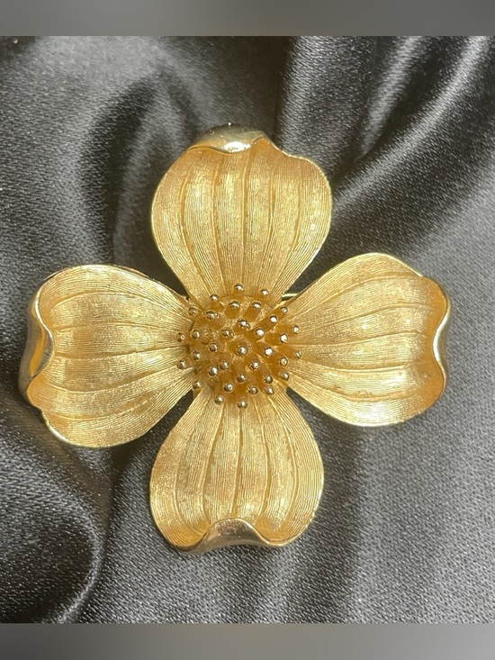 Trifari Jewelry - Vintage TRIFARI Gold Tone Dogwood Floral Brooch